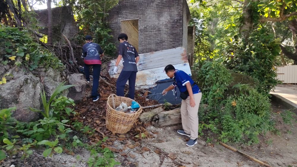 BEACH CLEAN UP BUILDS NETWORK AND RESPONSIBILITIES 4