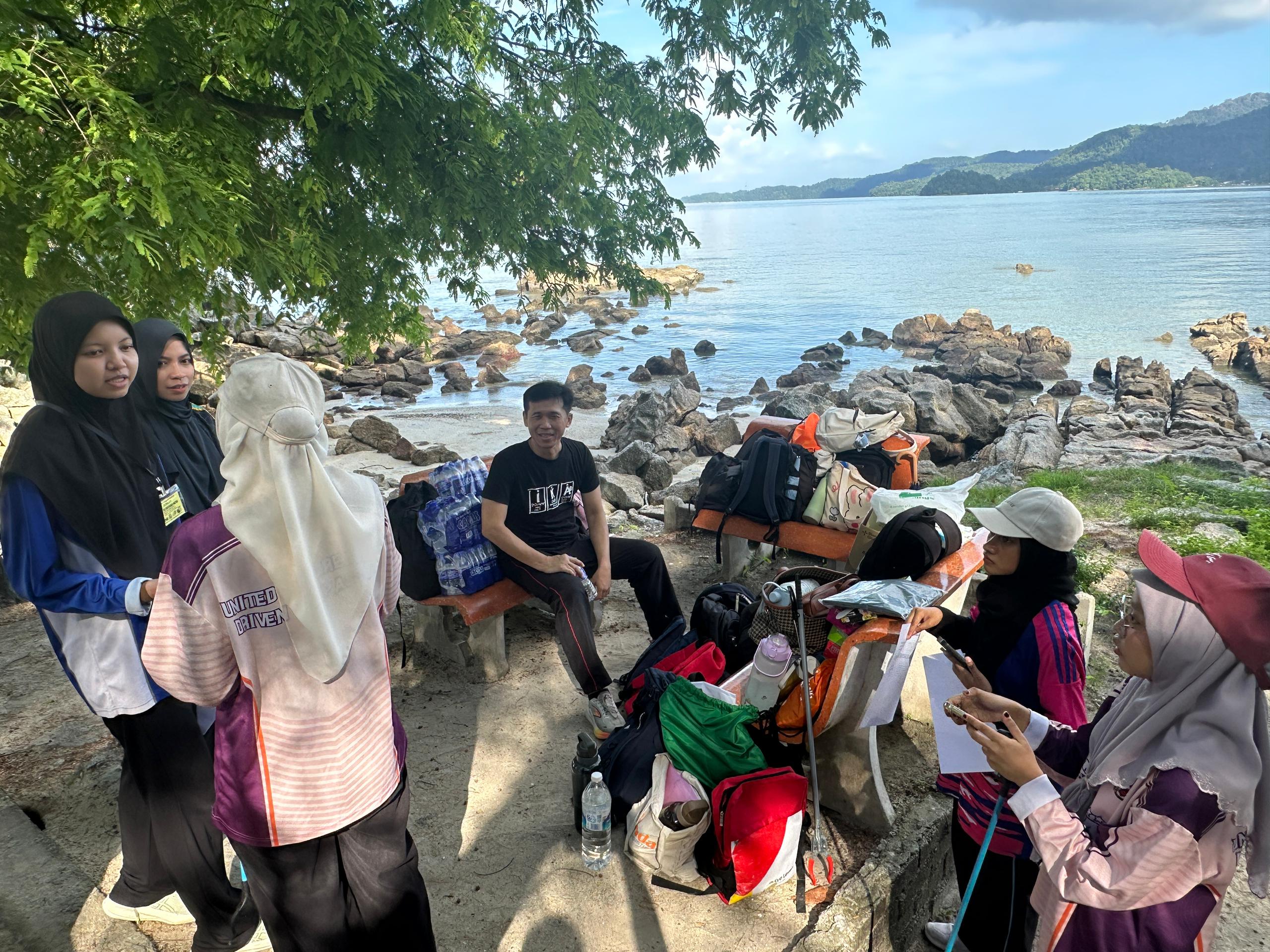 BEACH CLEAN UP BUILDS NETWORK AND RESPONSIBILITIES 5